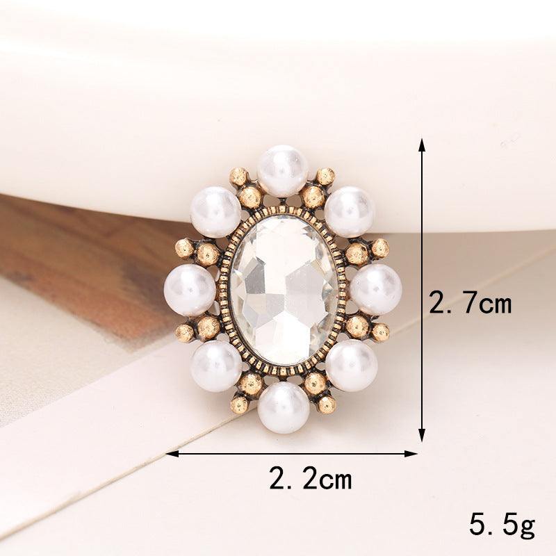 Bright Pearl Flower Shoe Ornament featuring pearls and crystals, enhancing shoes with elegance and style.