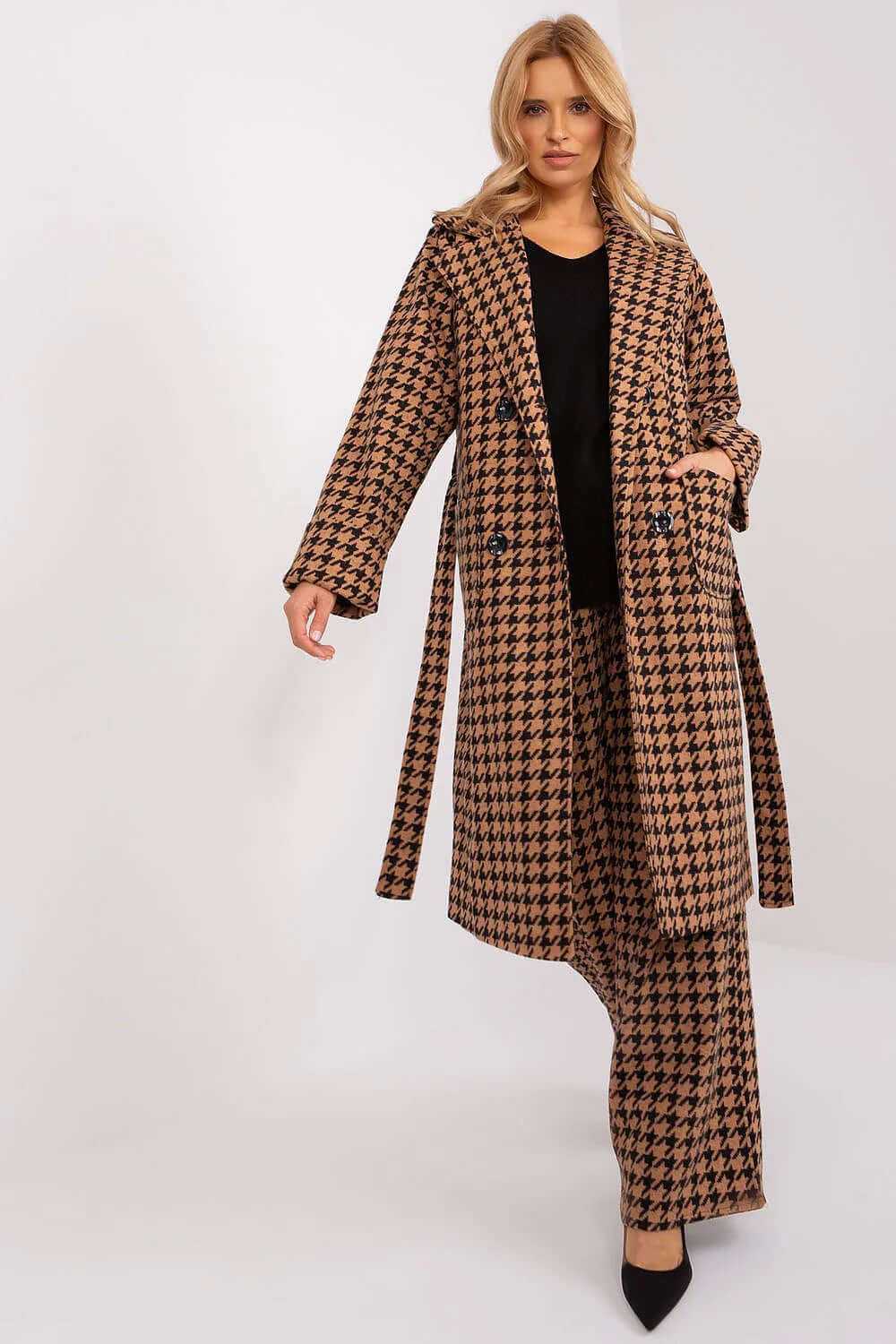 Elegant over-the-knee coat in pepite pattern, perfect for autumn-winter and spring. Timeless style with tie belt.