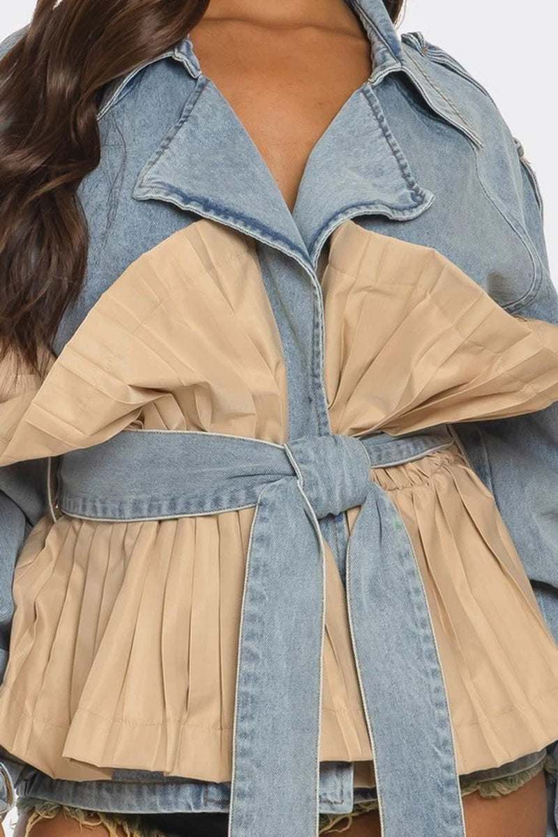 Pleated contrast denim jacket with a beige panel and belt, creating a stylish oversized silhouette.