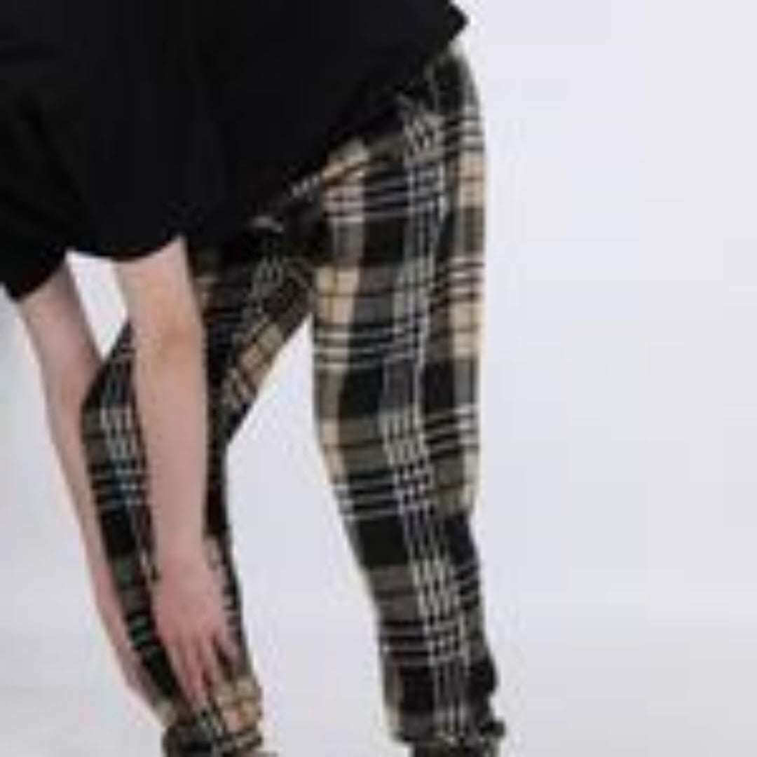 trendy men's casual plaid pants in black and beige with a comfortable fit