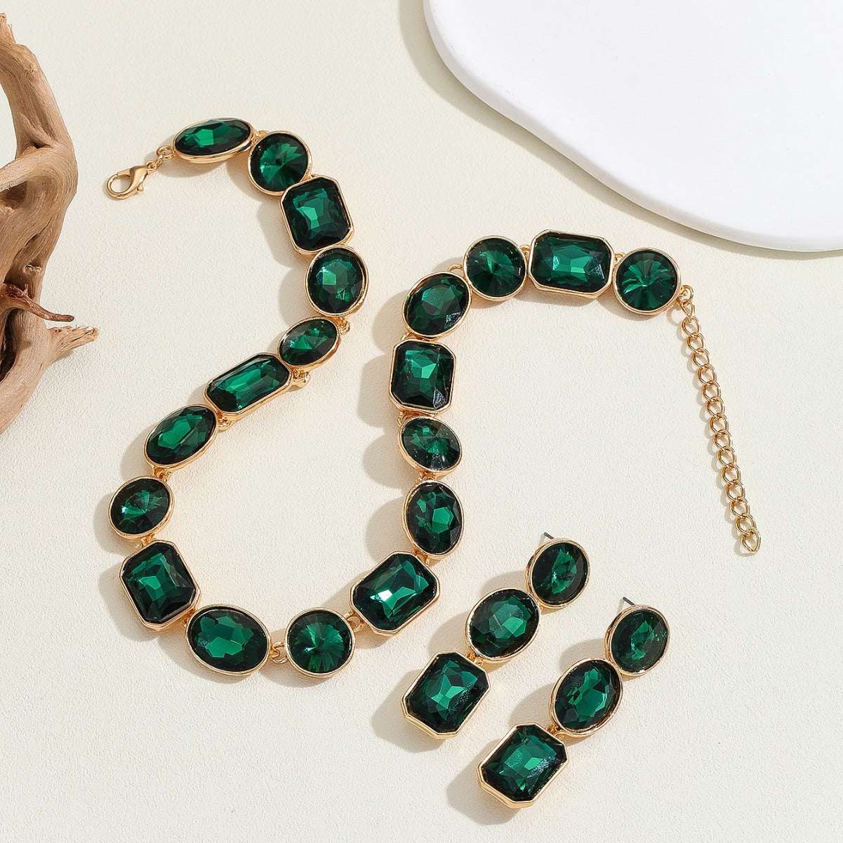 Vintage style crystal jewelry set with green gemstones necklace and earrings, handmade unisex accessory with pearl elements