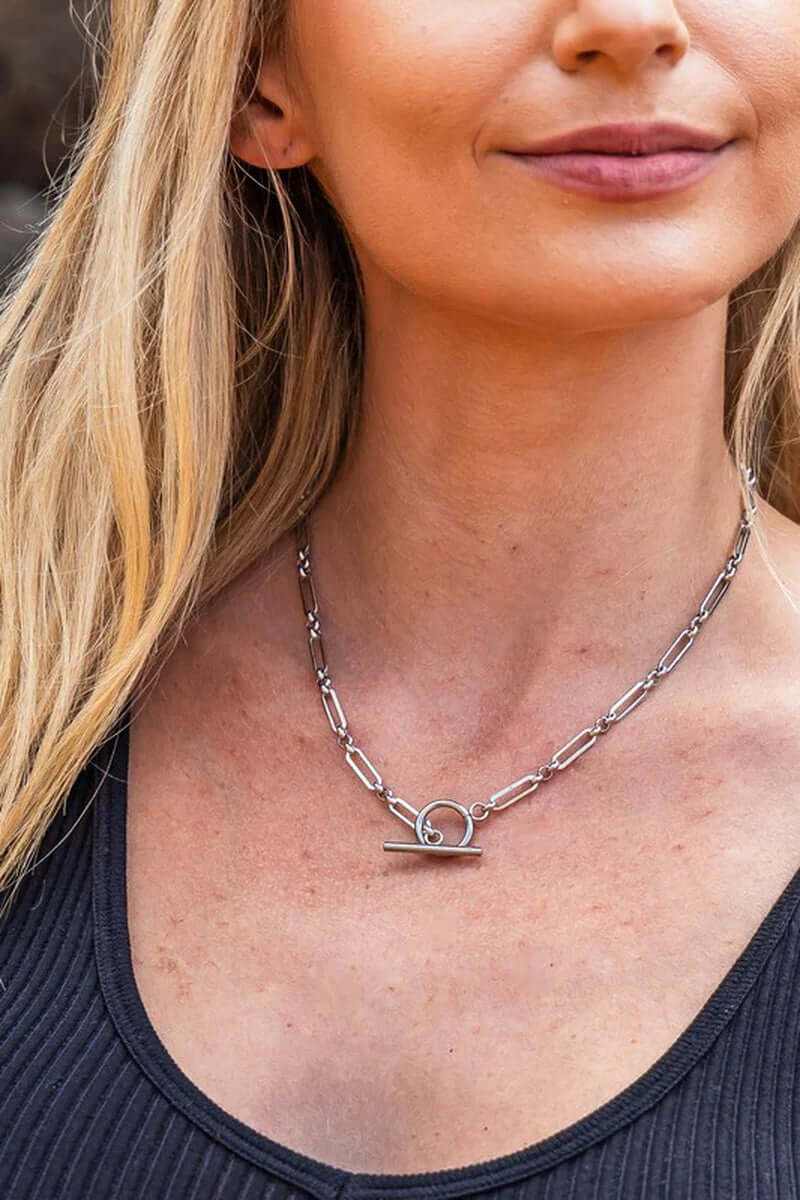 Woman wearing an 18K stainless steel toggle chain necklace, showcasing a stylish design and elegant finish.