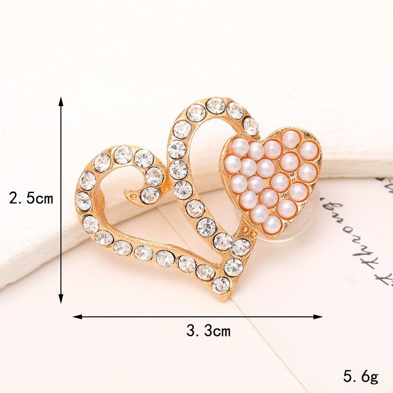 Bright Pearl Flower Shoe Ornament featuring a gold heart design with crystals and pearls, perfect for stylish footwear embellishments.