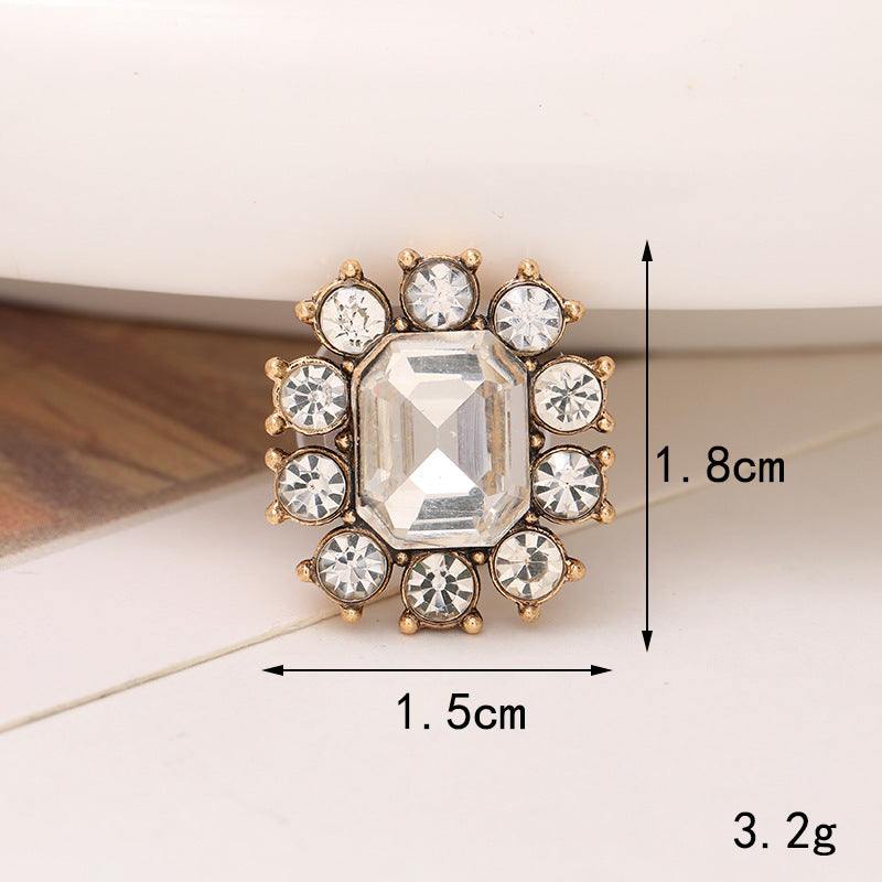 Bright Pearl Flower Shoe Ornament with crystal embellishments, featuring an elegant design suitable for any footwear.