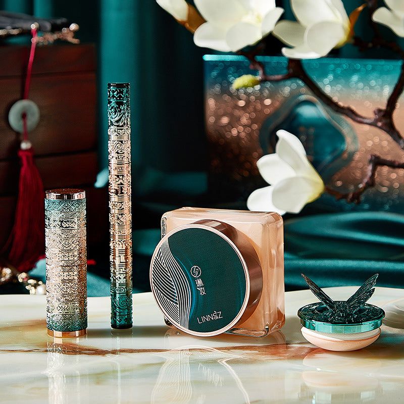 Air Cushion & Lipstick makeup kit with cream cushion, velvet matte lipstick, black liquid eyeliner, and soft powder puff in decorative packaging