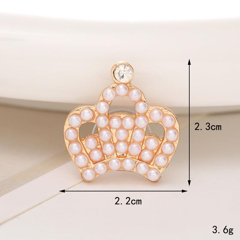Bright pearl crown shoe ornament with crystal accents, perfect for elevating footwear style.
