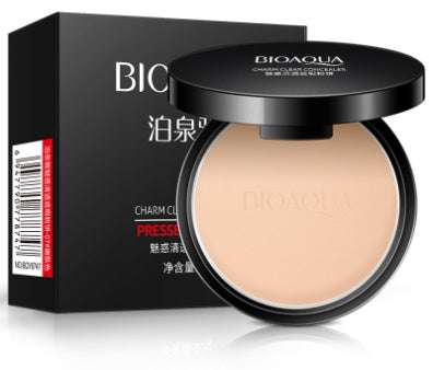 It Cosmetics Bye Bye Pores pressed powder compact in natural shade with black packaging
