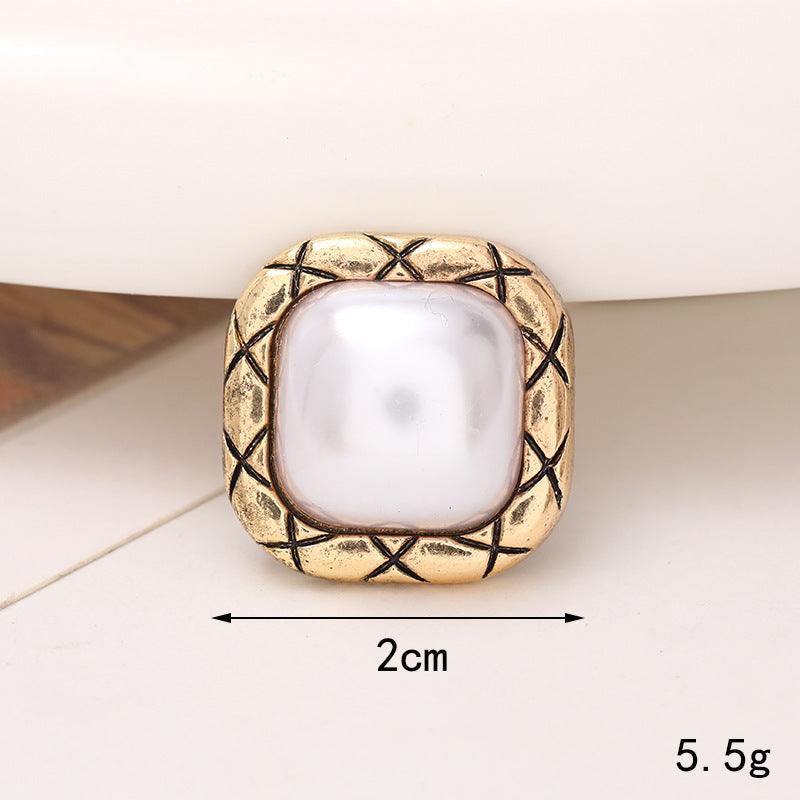 Bright pearl flower shoe ornament with gold frame, 2cm size, adds elegance to footwear.
