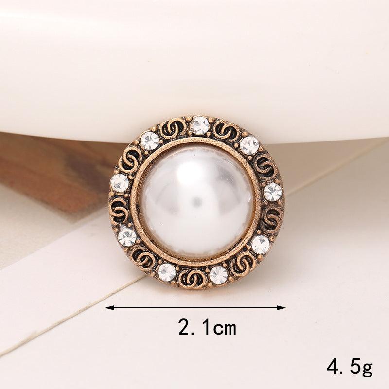 Bright Pearl Flower Shoe Ornament featuring a shiny pearl center surrounded by sparkling crystals, perfect for shoe embellishment.