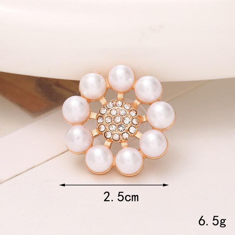 Bright Pearl Flower Shoe Ornament featuring pearl and crystal embellishments, perfect for elevating your footwear style.