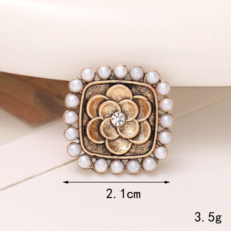 Bright Pearl Flower Shoe Ornament with gold and pearl detailing, perfect for enhancing footwear style and presentation.