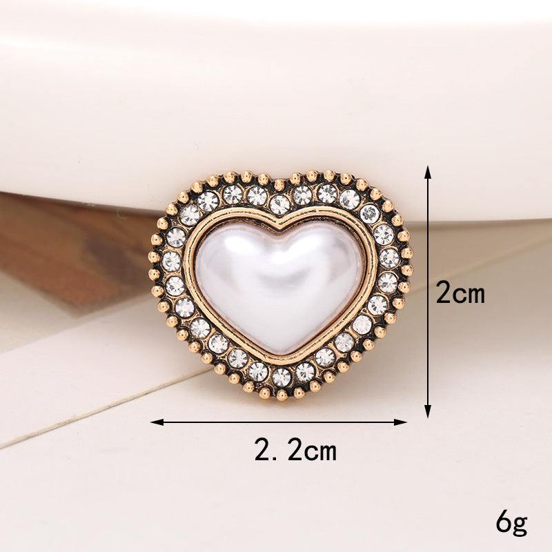 Bright pearl heart-shaped shoe ornament with crystals for stylish footwear embellishments, measuring 2.2cm.