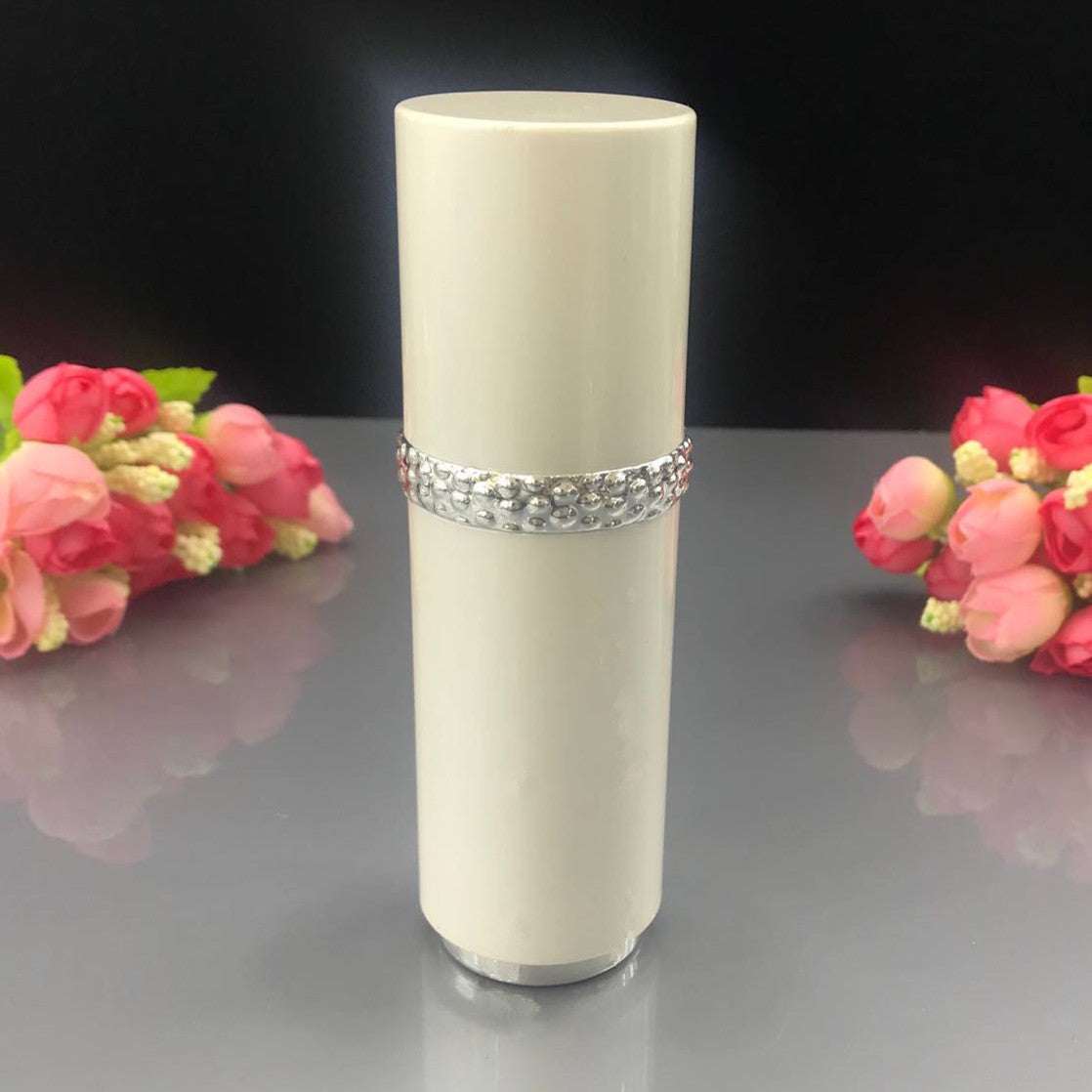High-grade sub-bottling pearl set white cream bottle with rhinestone band and floral background