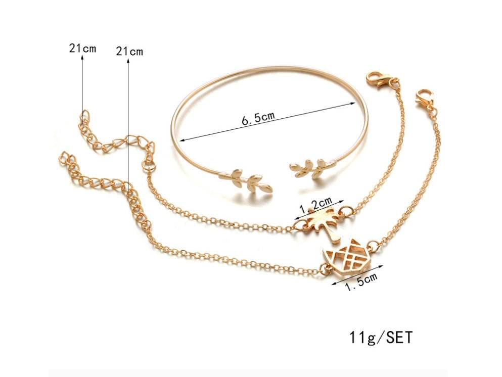 CZ Heart Gold Crystal gold alloy bracelet set with heart design measuring 6.5 cm diameter and adjustable chains