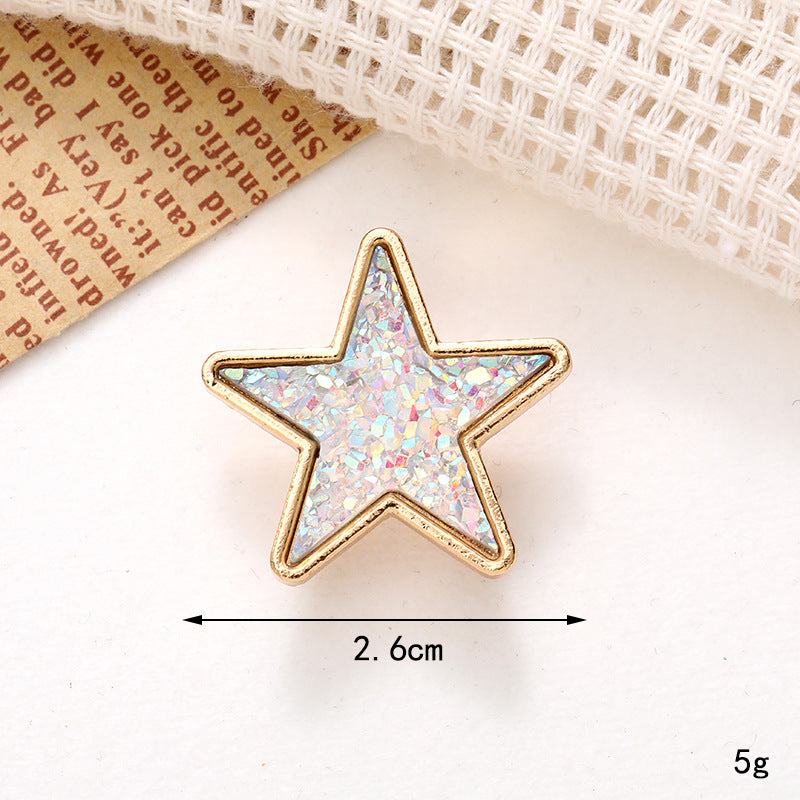 Shiny gold star ornament with iridescent glitter, measuring 2.6 cm, perfect for embellishing shoes or accessories.