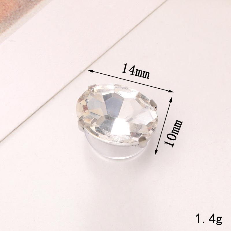 Close-up of a 14mm x 10mm clear crystal shoe ornament weighing 1.4g, perfect for adding sparkle to footwear.