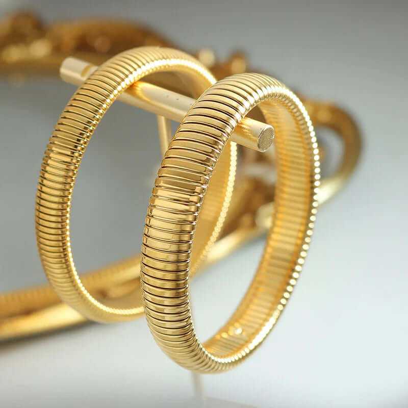 Flexible gold-plated elastic bangle showcasing elegant design and stylish versatility.