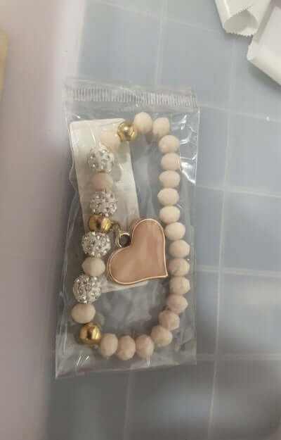 Elastic heart crystal bracelet with gold and silver accents, perfect for adding elegance to any outfit.