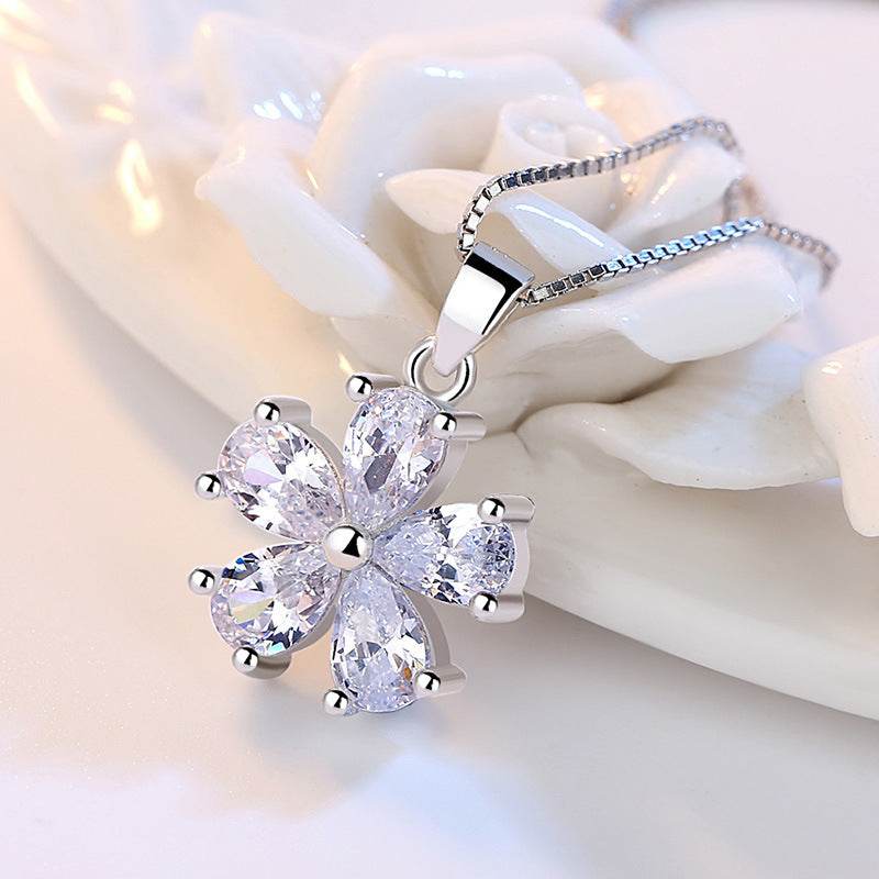 High-quality silver jewelry flower-shaped pendant with white diamond plating for women