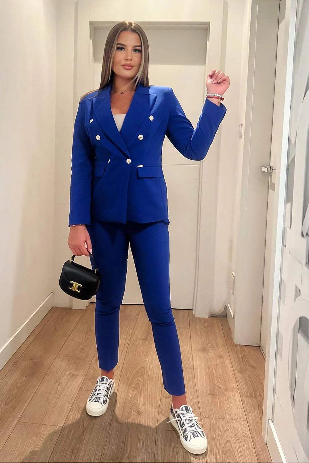 Model wearing a stylish blue blazer Suit 193070 Cabba with a sleek design and casual sneakers, perfect for business and casual outfits.