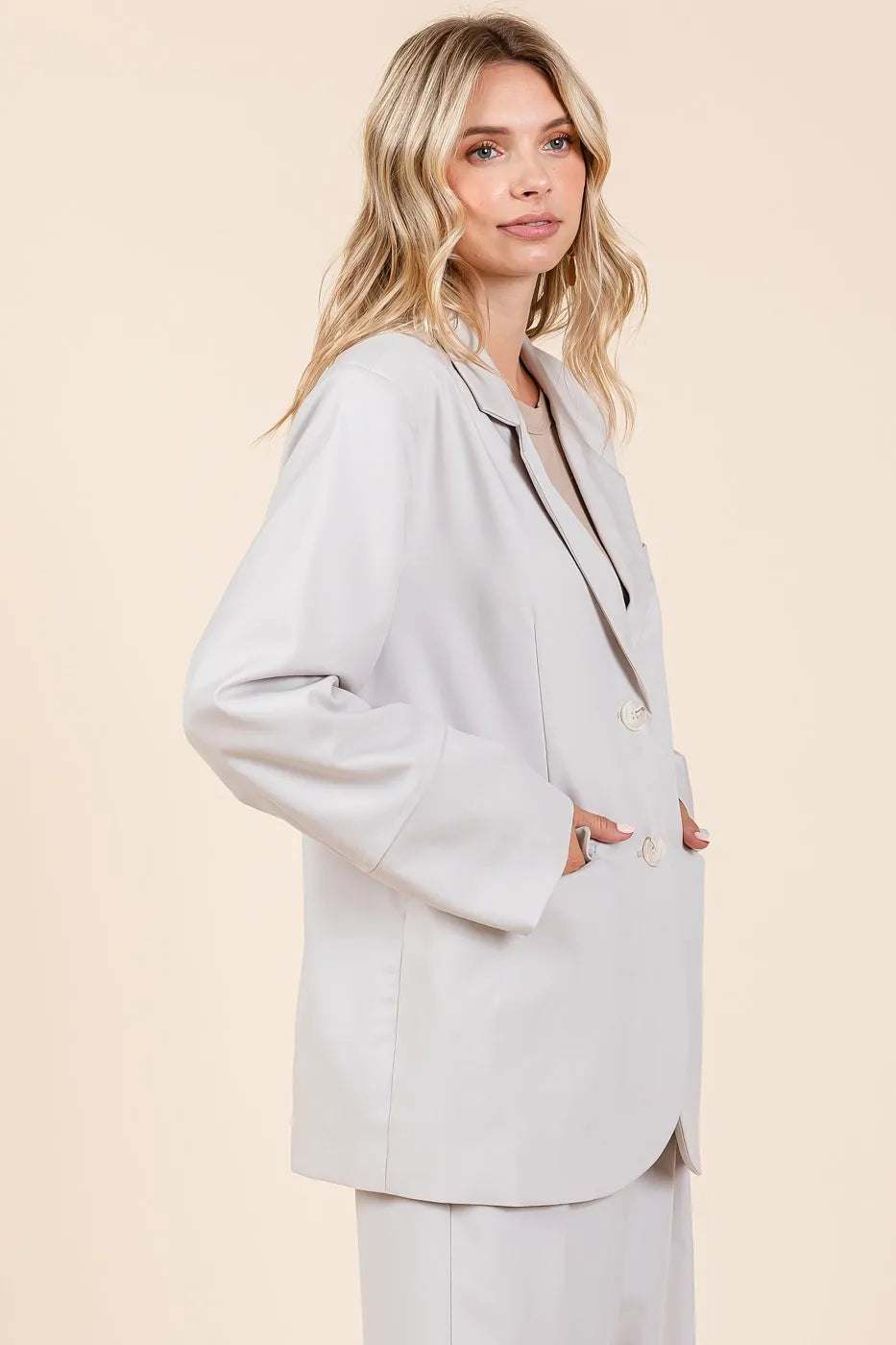 Model wearing a light grey boyfriend fit blazer jacket with a relaxed silhouette and stylish design.