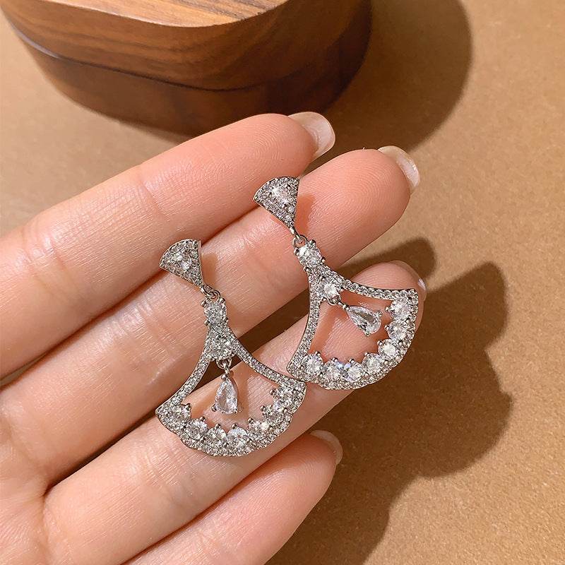 Palace vintage heart-shaped silver earrings with water drop 5A zircon stones and scallop design