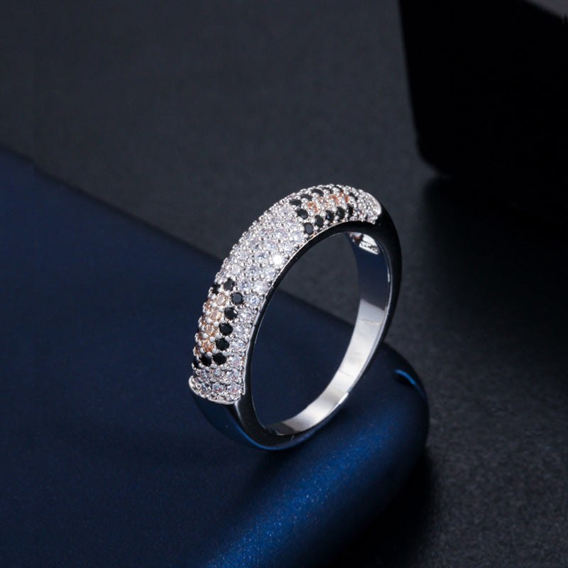 Sparkling rhinestone zircon flower-shaped fashion ring with platinum electroplated finish