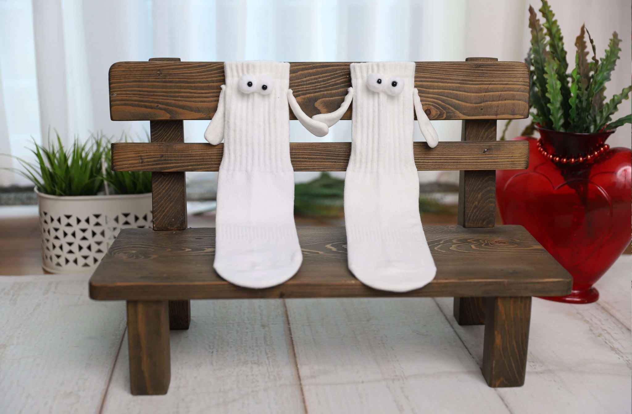 White Magnetic Couple Socks with Holding Hands – 1 Pair, Soft Cotton, Romantic Valentine’S Gift, Unisex, Shoe Size 5-10